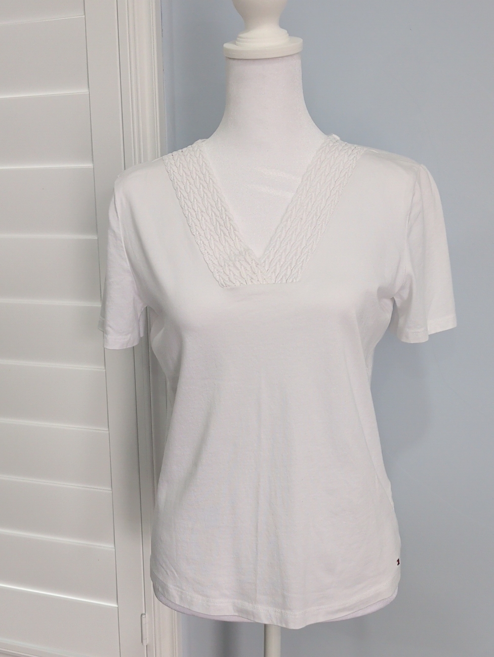 NWOT Tommy Hilfiger White V-Neck Short Sleeve Tee with Braided Trim